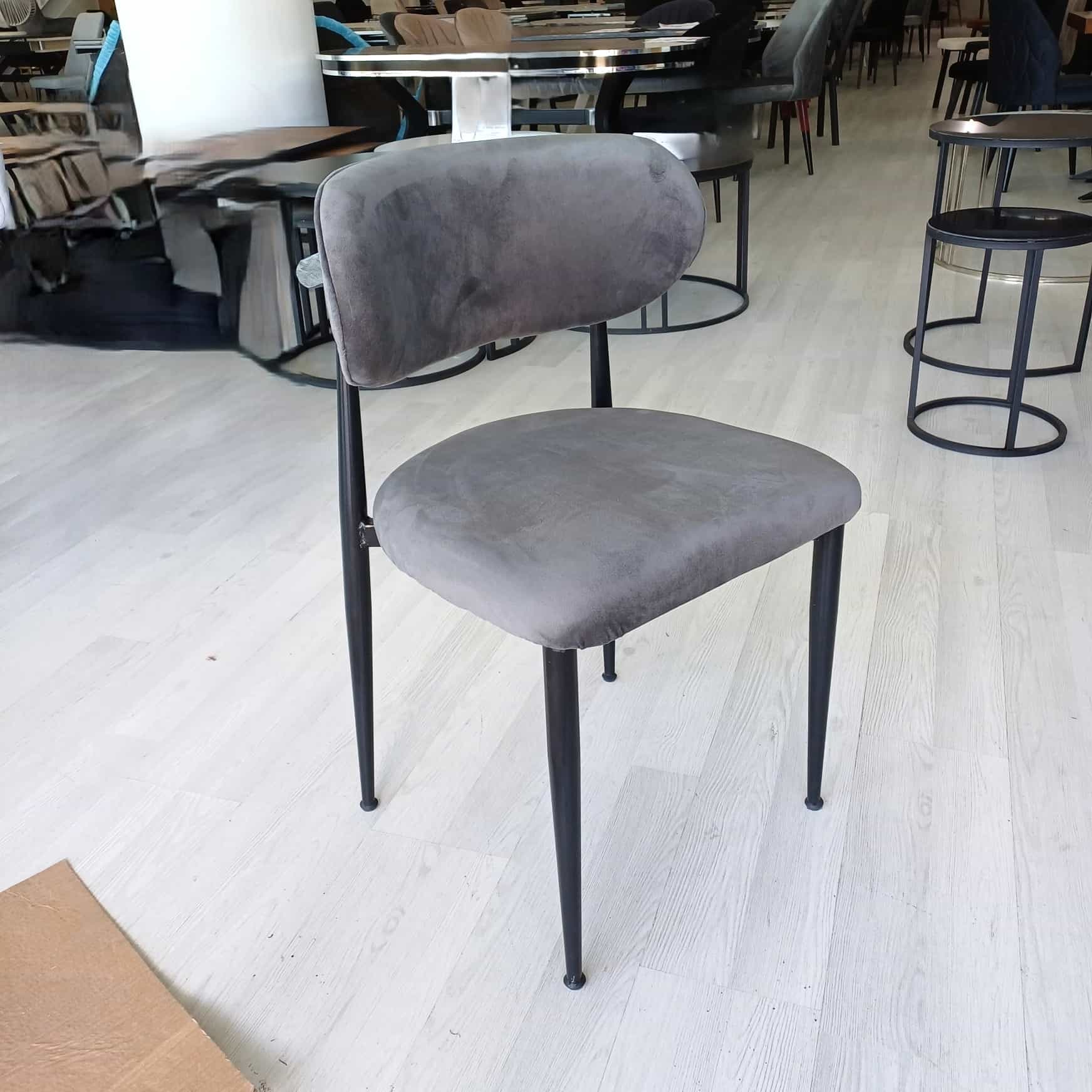 Renkli Sandalye 1